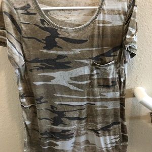 Medium camo top